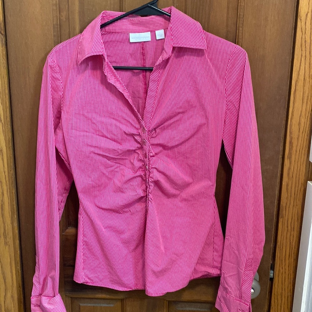 NY&co. Roched front blouse. XS
